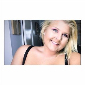 Meet your Posher, Abbey